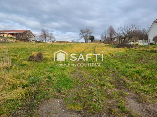 Terrain constructible de 2074m² - Ve dégagée