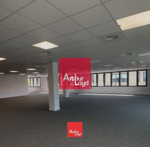 Bureaux à louer ou vendre à Echirolles visibilité Rocade Sud 3388m²