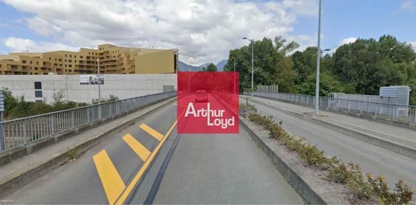 Bureaux à louer ou vendre à Echirolles visibilité Rocade Sud 3388m²
