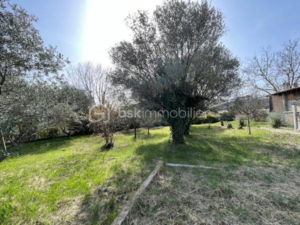 Terrain de 863 m²