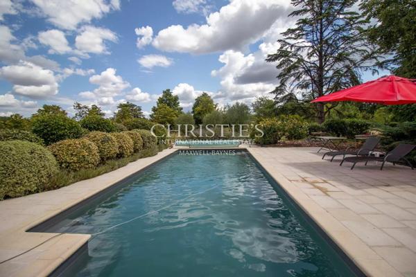 La maison du meunier perchée sur une colline, offrant une vue exceptionnelle