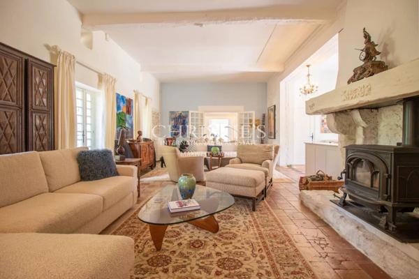 La maison du meunier perchée sur une colline, offrant une vue exceptionnelle