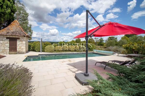 La maison du meunier perchée sur une colline, offrant une vue exceptionnelle