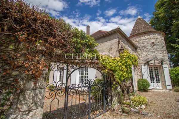 La maison du meunier perchée sur une colline, offrant une vue exceptionnelle