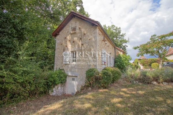 La maison du meunier perchée sur une colline, offrant une vue exceptionnelle