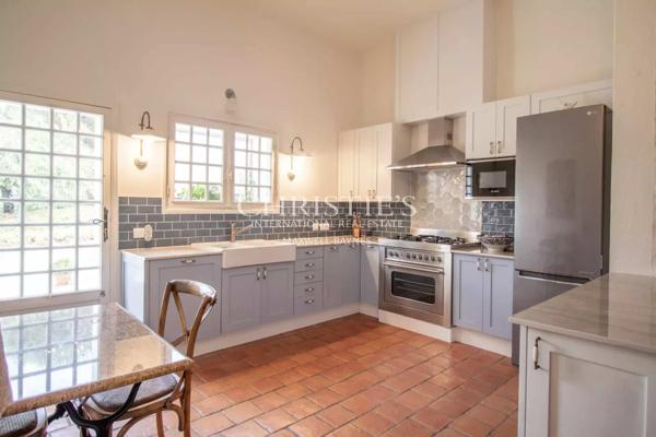 La maison du meunier perchée sur une colline, offrant une vue exceptionnelle