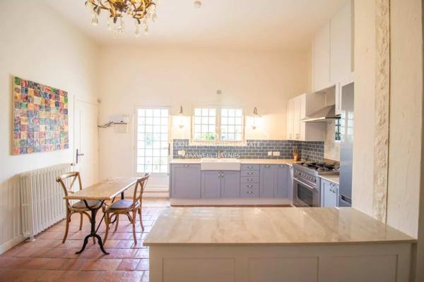 La maison du meunier perchée sur une colline, offrant une vue exceptionnelle