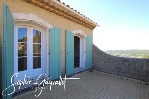 COEUR DE VILLAGE - Grande maison avec T2 et annexes généreuses.