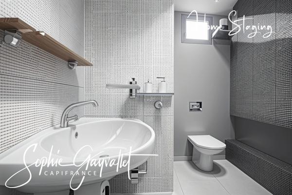 COEUR DE VILLAGE - Grande maison avec T2 et annexes généreuses.