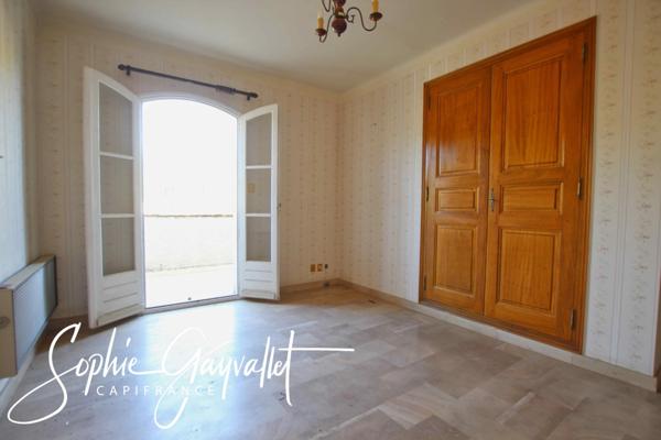 COEUR DE VILLAGE - Grande maison avec T2 et annexes généreuses.