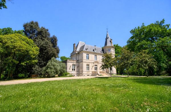 LAYRAC -Demeure de Prestige rénovée - 8 chambres dont 4 avec salle d'eau privatives, 540 m² sur Terrain de 2,4 ha