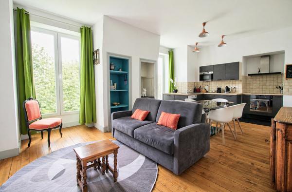 LAYRAC -Demeure de Prestige rénovée - 8 chambres dont 4 avec salle d'eau privatives, 540 m² sur Terrain de 2,4 ha