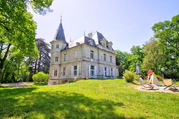 LAYRAC -Demeure de Prestige rénovée - 8 chambres dont 4 avec salle d'eau privatives, 540 m² sur Terrain de 2,4 ha