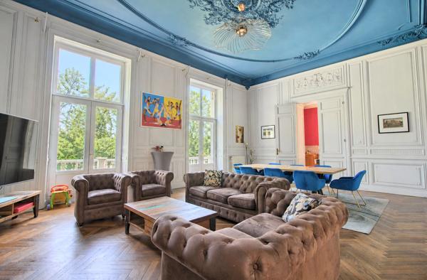 LAYRAC -Demeure de Prestige rénovée - 8 chambres dont 4 avec salle d'eau privatives, 540 m² sur Terrain de 2,4 ha