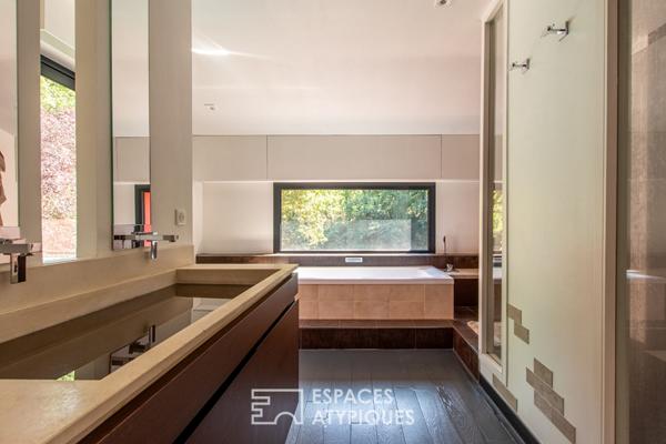 Propriété contemporaine haut de gamme dans un écrin de verdure