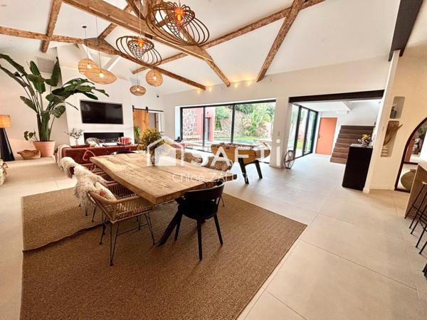 Villa d'exception de 280m², 700m de la mer