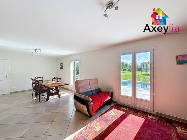 Charlieu (42190) A VENDRE - 5 MIN DE CHARLIEU - MAISON FAMILLIALE, 5 CHAMBRES, TERRAIN ET PISCINE CREUSEE