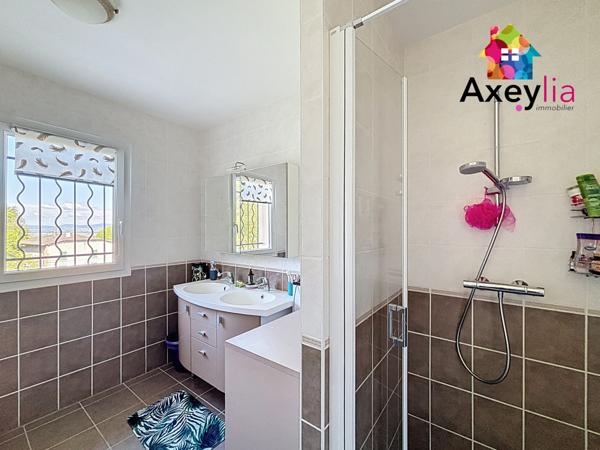 Charlieu (42190) A VENDRE - 5 MIN DE CHARLIEU - MAISON FAMILLIALE, 5 CHAMBRES, TERRAIN ET PISCINE CREUSEE