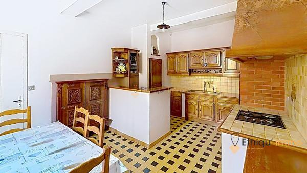Maison de ville spacieuse de 144 m² avec garage, cave et cour intérieure