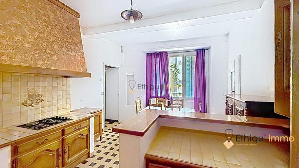 Maison de ville spacieuse de 144 m² avec garage, cave et cour intérieure