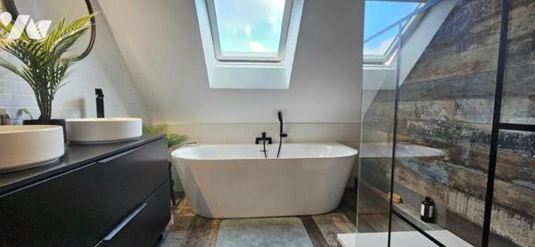 Maison de Ville avec superbe terrasse - 800m cathedrale St Corentin