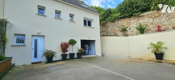 Maison de Ville avec superbe terrasse - 800m cathedrale St Corentin