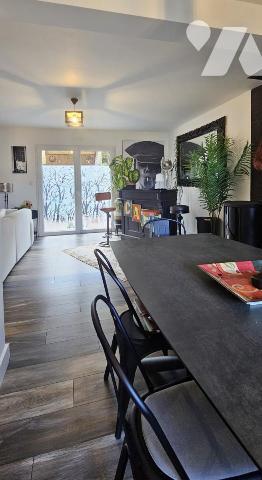 Maison de Ville avec superbe terrasse - 800m cathedrale St Corentin