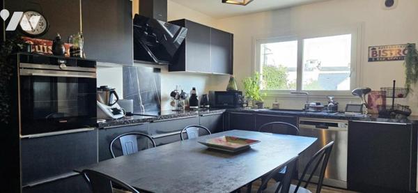 Maison de Ville avec superbe terrasse - 800m cathedrale St Corentin