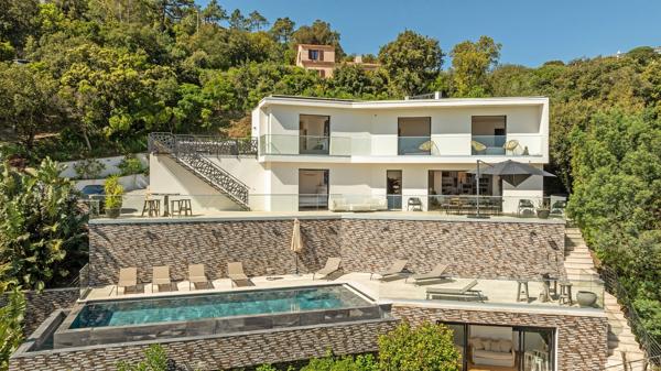 Vente Villa de luxe Les Issambres 8 Pièces 265 m²