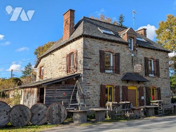 GUICHEN - Seulement chez 35 Notaires - Lieu emblématique du secteur à céder dans son ensemble -...