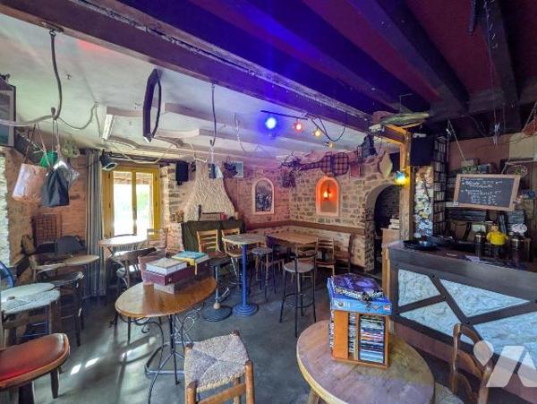 GUICHEN - Seulement chez 35 Notaires - Lieu emblématique du secteur à céder dans son ensemble -...