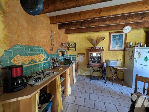 GUICHEN - Seulement chez 35 Notaires - Lieu emblématique du secteur à céder dans son ensemble -...