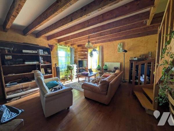 GUICHEN - Seulement chez 35 Notaires - Lieu emblématique du secteur à céder dans son ensemble -...