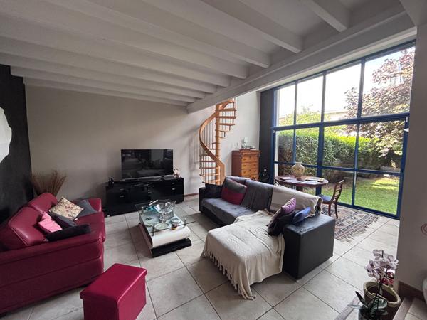 Maison Laval 215 m2 Proche Centre ville Laval Maison Laval 215 m2 Proche Centre ville Laval