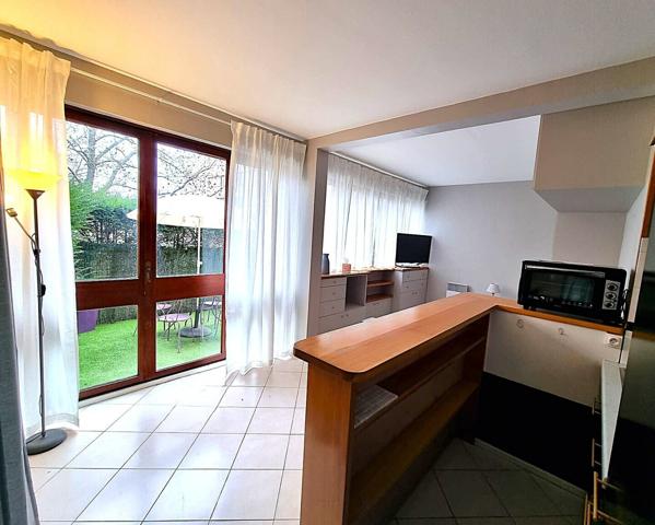 Grand studio avec vaste terrasse