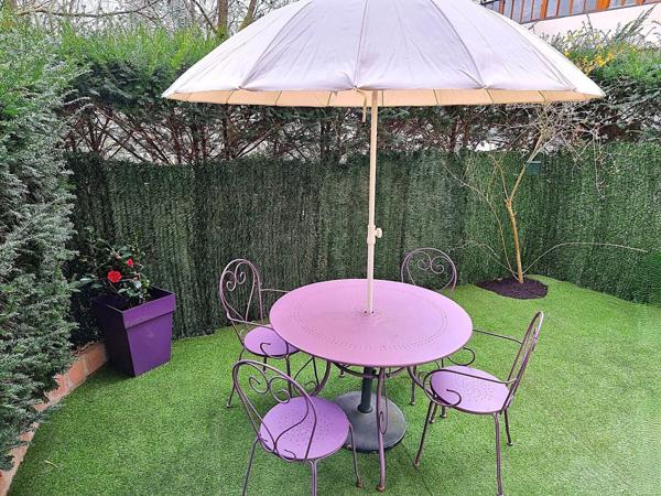 Grand studio avec vaste terrasse