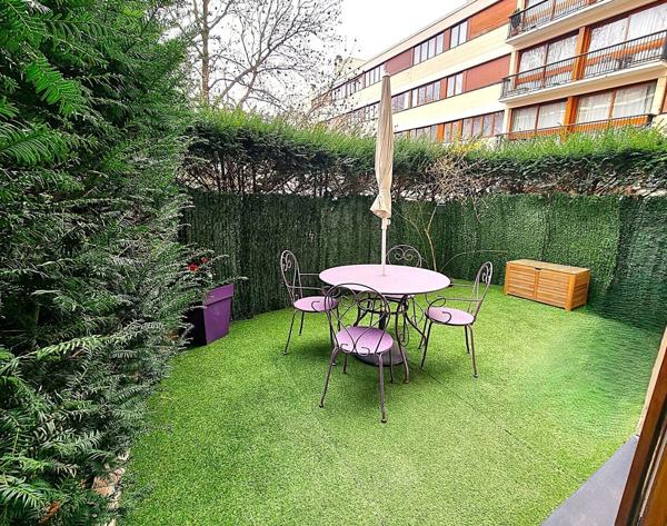 Grand studio avec vaste terrasse