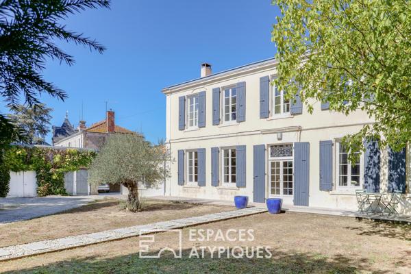 Maison de maître et ses dépendances en coeur de bourg