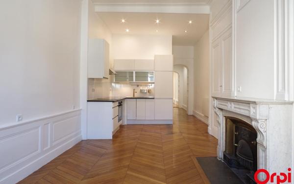 Appartement à louer    4 pièces •  Lyon 6