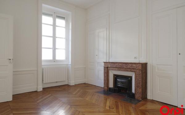 Appartement à louer    4 pièces •  Lyon 6