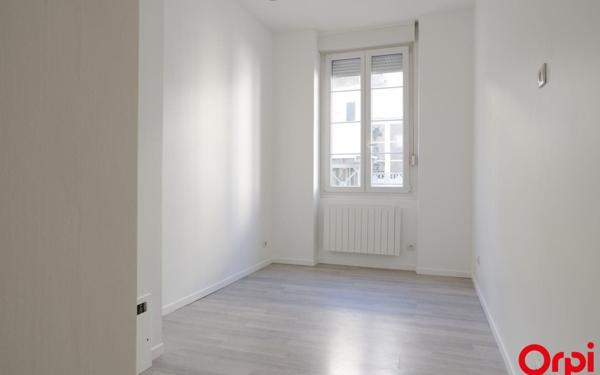 Appartement à louer    4 pièces •  Lyon 6