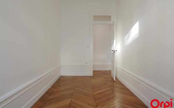 Appartement à louer    4 pièces •  Lyon 6