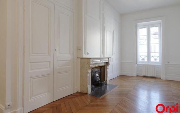 Appartement à louer    4 pièces •  Lyon 6