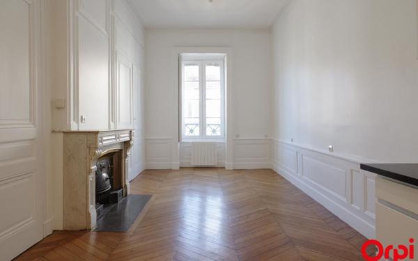 Appartement à louer    4 pièces •  Lyon 6