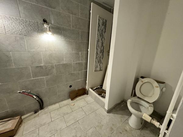 Maison à rénover avec cave et dépendances