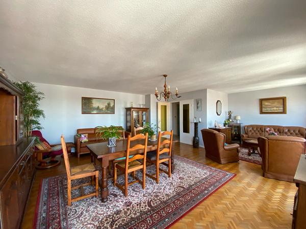 DAX HYPER CENTRE- T3 dernier étage-119 m²