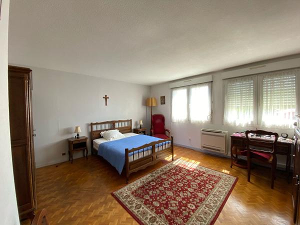 DAX HYPER CENTRE- T3 dernier étage-119 m²