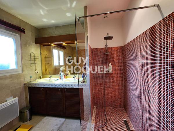 MAISON À VENDRE DE 4 PIÈCES DE 136,00 M²