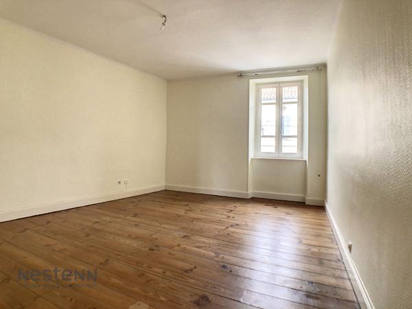 A vendre maison de village secteur Boussens, 4 chambres .Un jardin expose plein sud avec des cours intérieures.