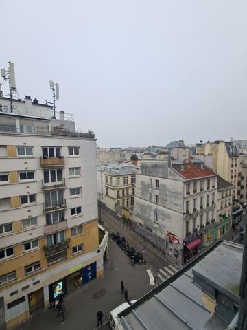 Chambre ou bureau avec une vue entièrement dégagée